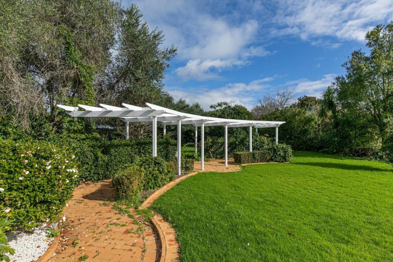 A Majestic Slice Of Heaven Villa Karaka Bagian luar foto