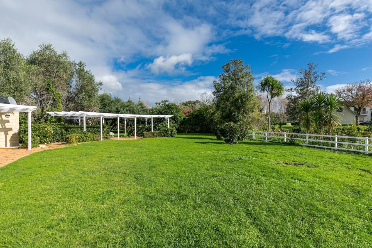 A Majestic Slice Of Heaven Villa Karaka Bagian luar foto